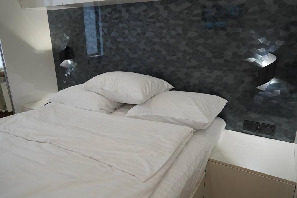 Lovely, Newly Remodeled Apartment In Yerevan! Zewnętrze zdjęcie