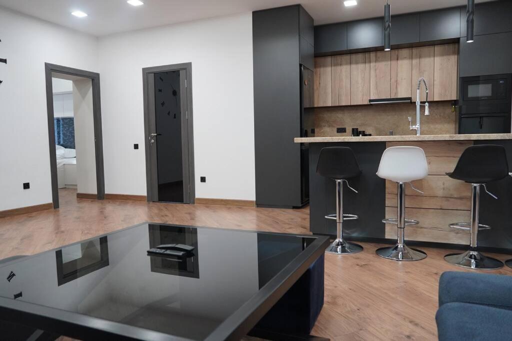 Lovely, Newly Remodeled Apartment In Yerevan! Zewnętrze zdjęcie